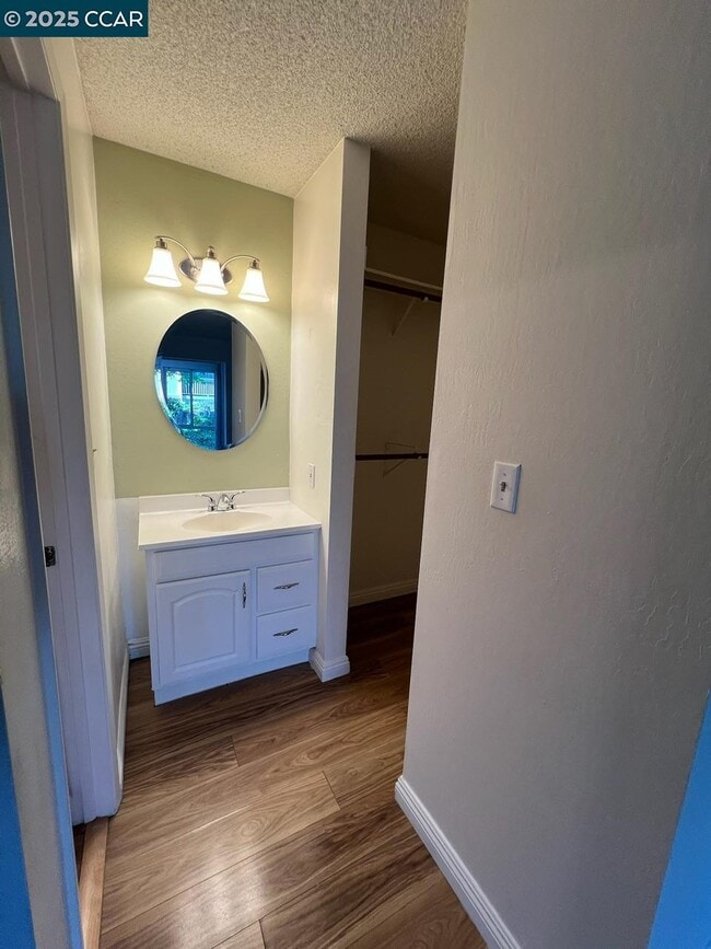 Building Photo - 438 Ridgeview Dr