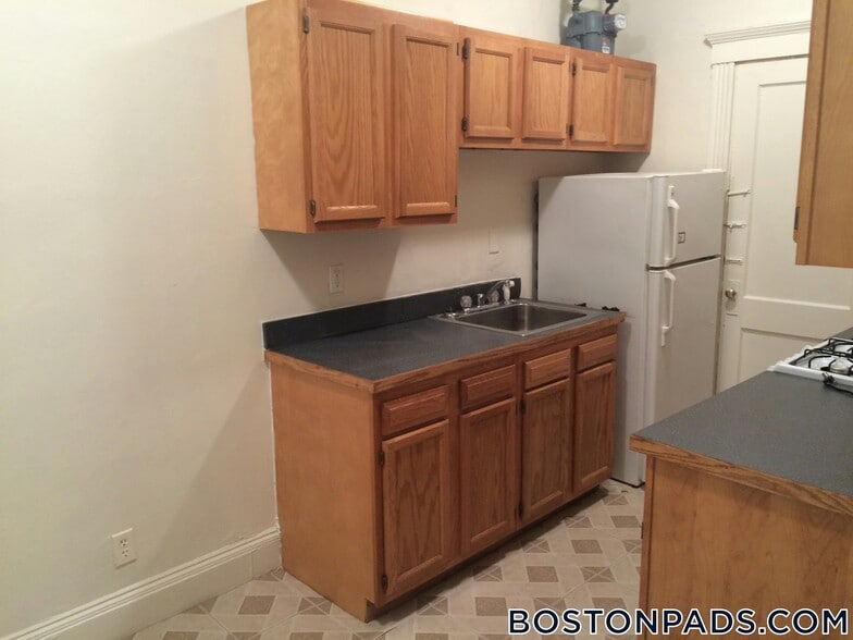 Building Photo - 231 Park Dr