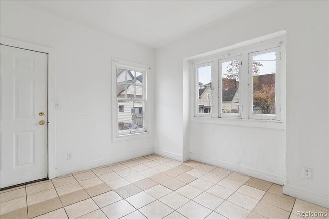 Building Photo - 5421 Toledo St