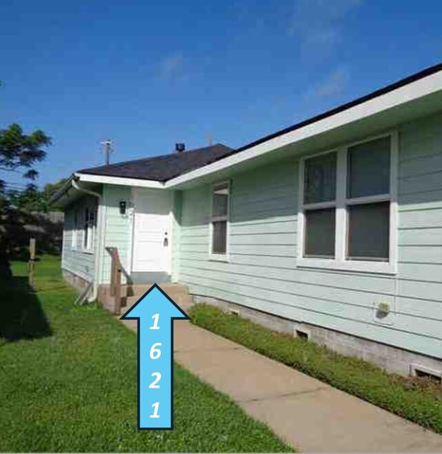 Building Photo - 1621 Bayou Homes Dr