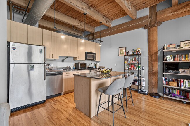 Building Photo - 2201 W Wabansia Ave