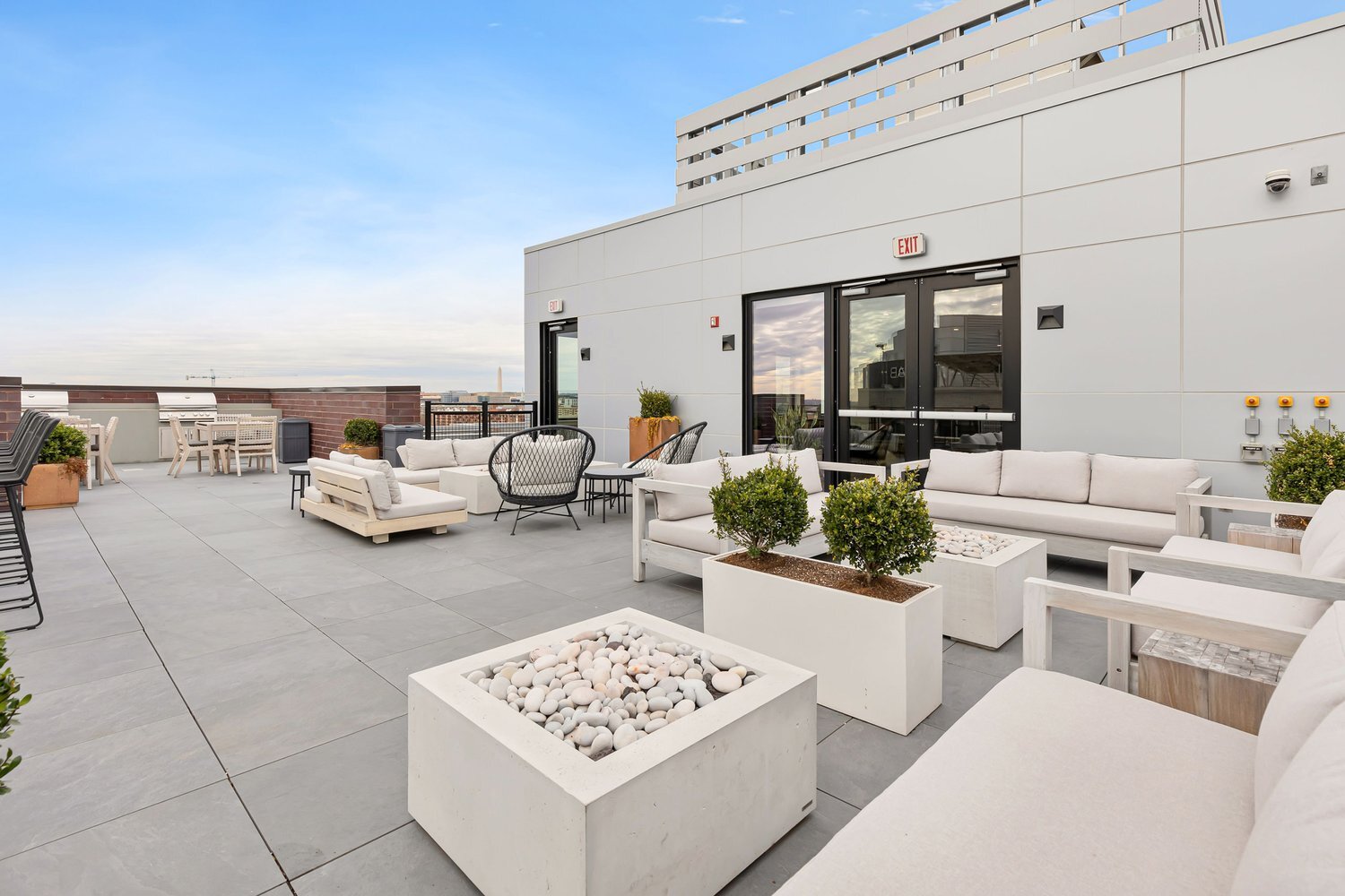 Rooftop Firepit/Grill - 37 L St SE