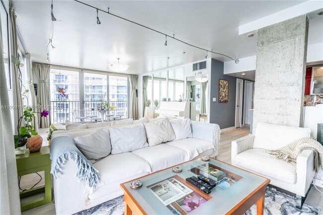 Building Photo - 800 West Ave