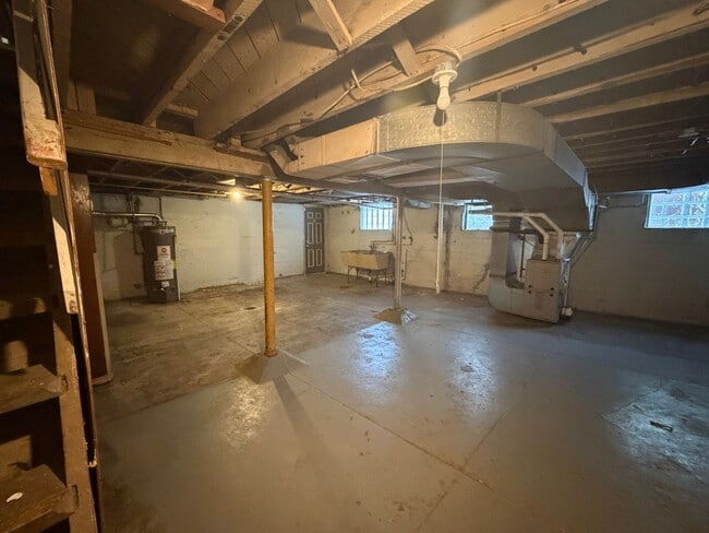 Building Photo - Hidden Gem on a Quiet No-Outlet Street – Move-In Ready 3BR with Garage & Deck Near I-75