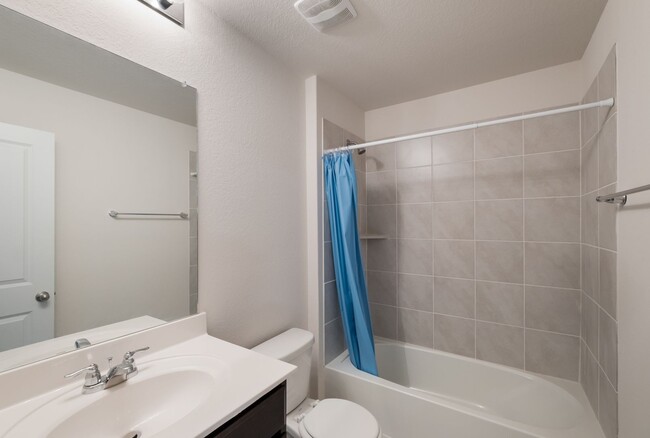 Building Photo - Private Cul-de-Sac Living with Spacious Backyard