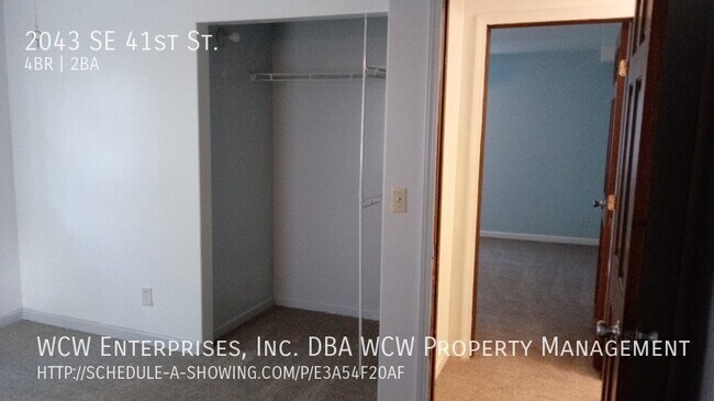 Building Photo - 2043 SE 41st St