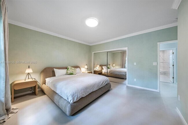 Building Photo - 1033 Almeria Ave