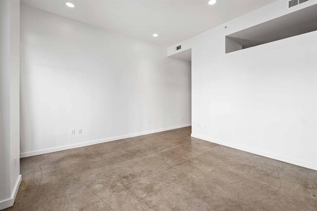 Building Photo - 507 Sabine St