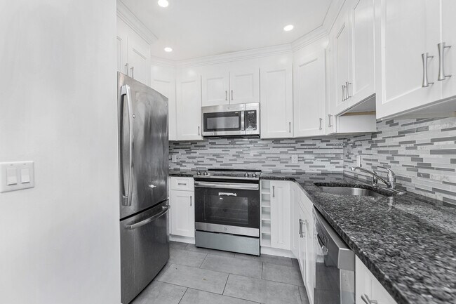 Building Photo - 174 Ashford Ave