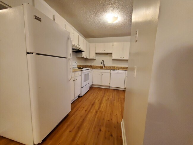 Building Photo - 67 Harry Ave