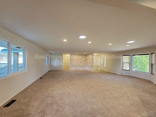 Building Photo - 3812 Rd 109