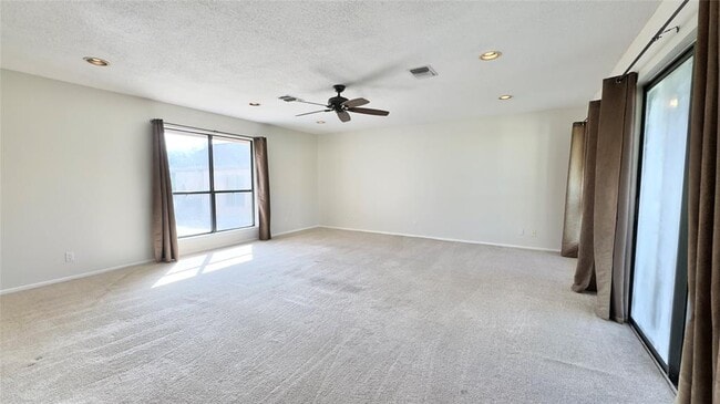 Building Photo - 843 Sunfish St