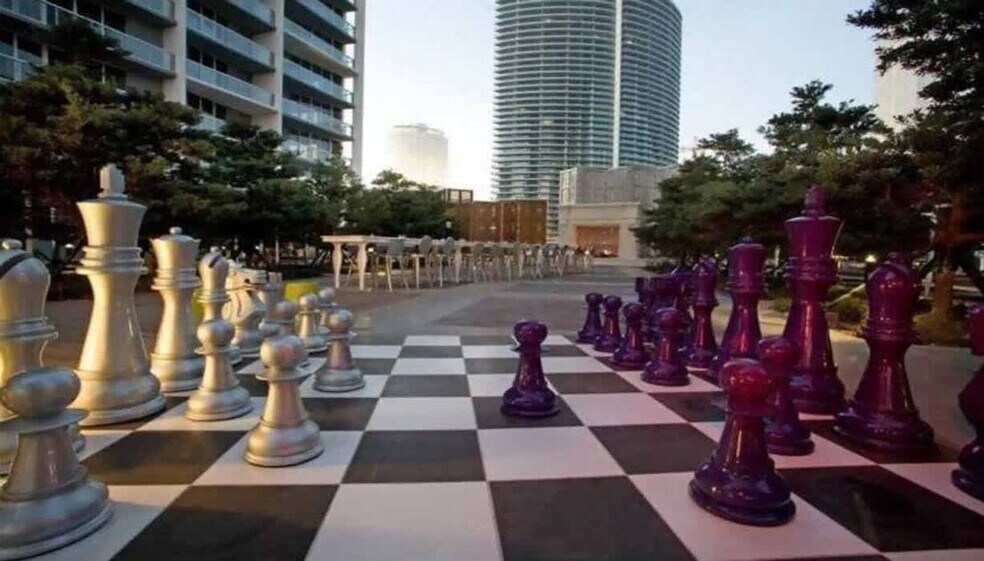 Building Photo - 485 Brickell Ave