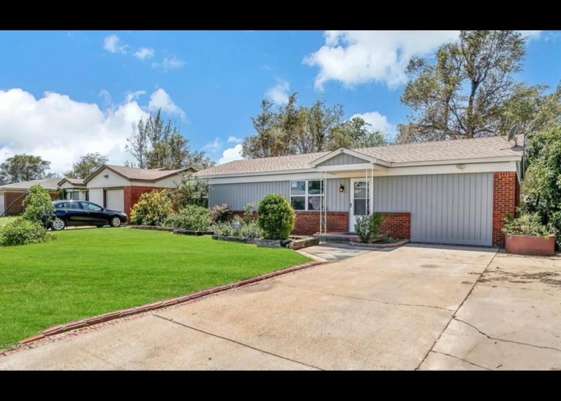 Building Photo - 1033 Coe St