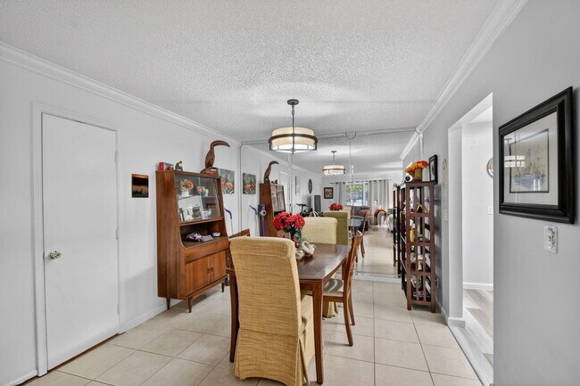 Building Photo - 9810 Pineapple Tree Dr