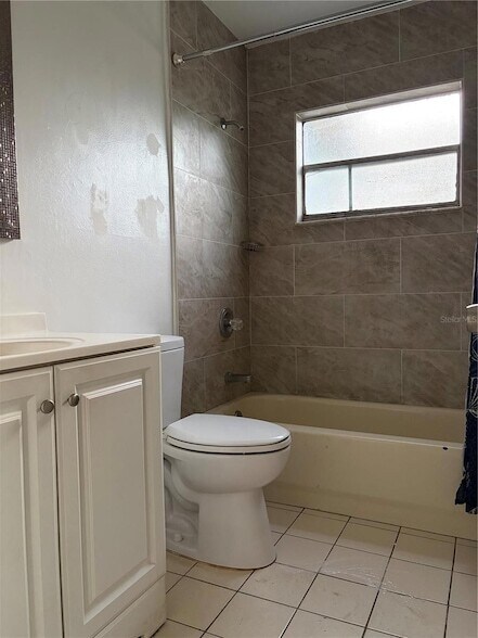 Building Photo - 5793 Oleander Dr