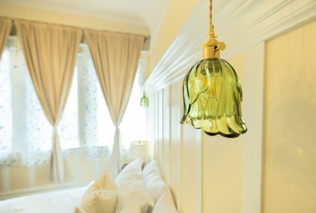 Building Photo - 1107 Broadway-SI ID1309749P