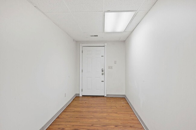 Building Photo - 28 E Hollister St