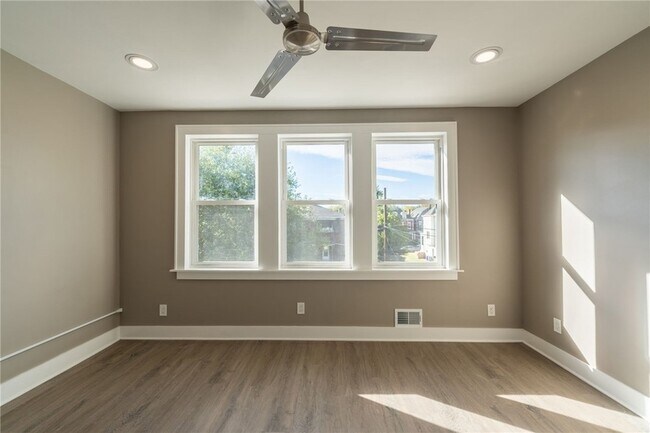 Building Photo - 533 N Euclid Ave