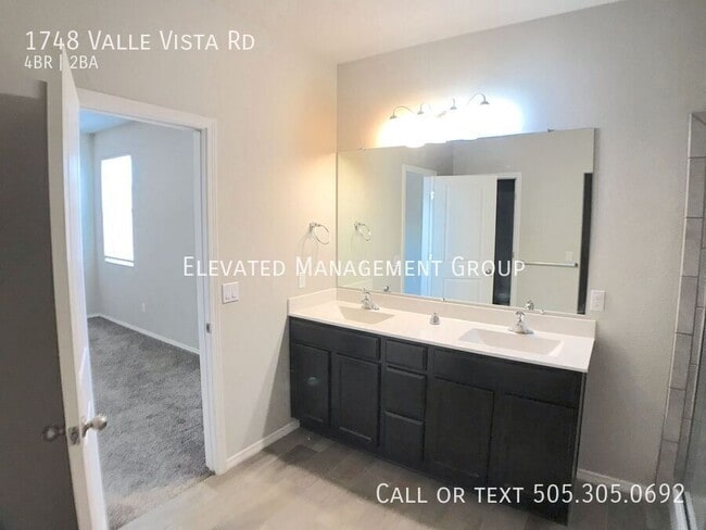 Building Photo - 1748 Valle Vista Rd NW