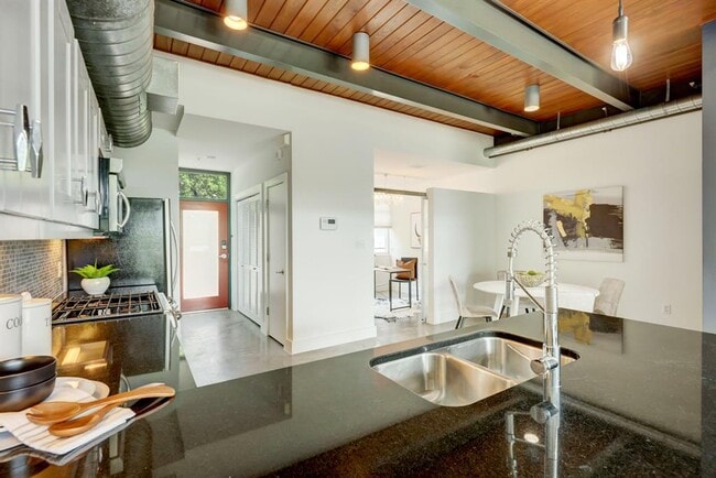 Building Photo - 2205 N Lamar Blvd