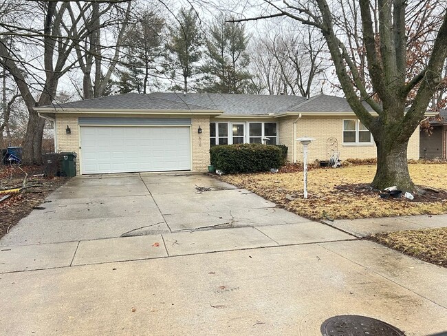 Primary Photo - 3 Bedroom Brick Ranch in Urbana - Availabl...