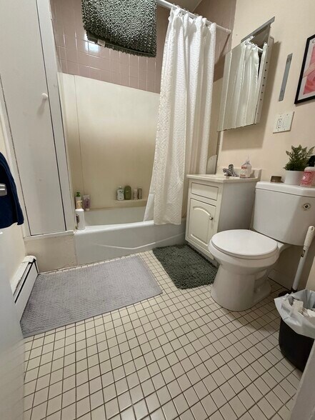 Building Photo - 68 Winchester St