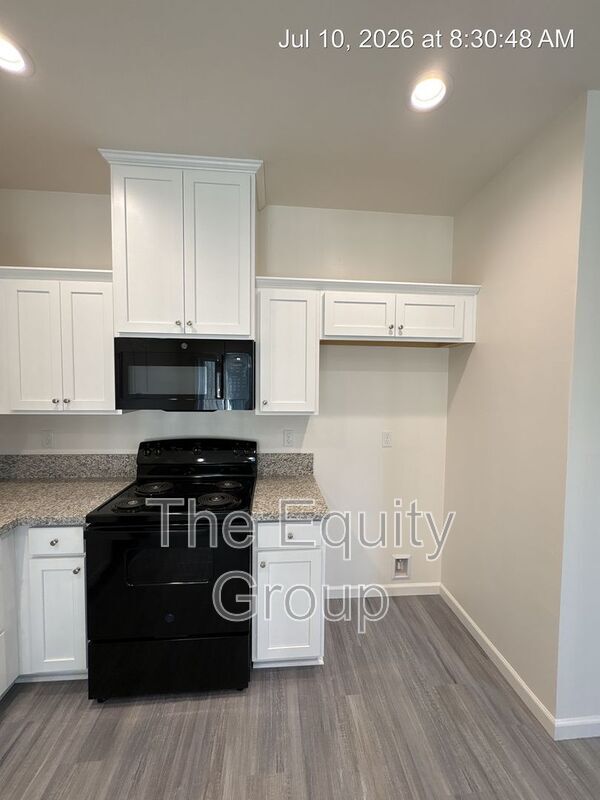 Building Photo - 723 S Pinkham St