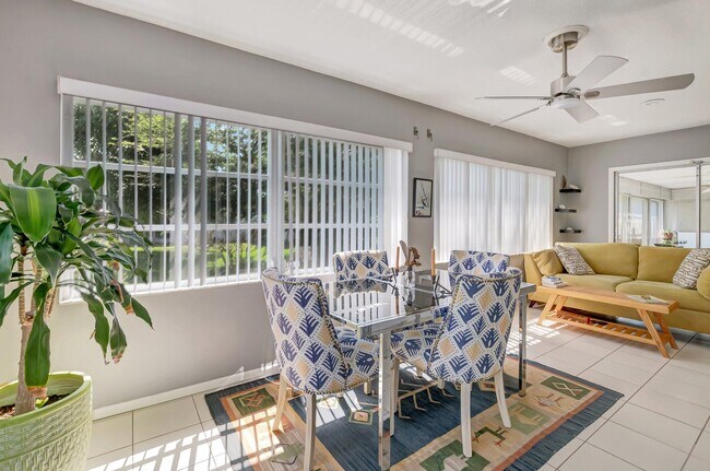 Building Photo - 14352 Amapola Dr