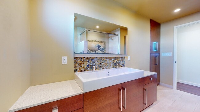 Building Photo - Kensington Beauty!