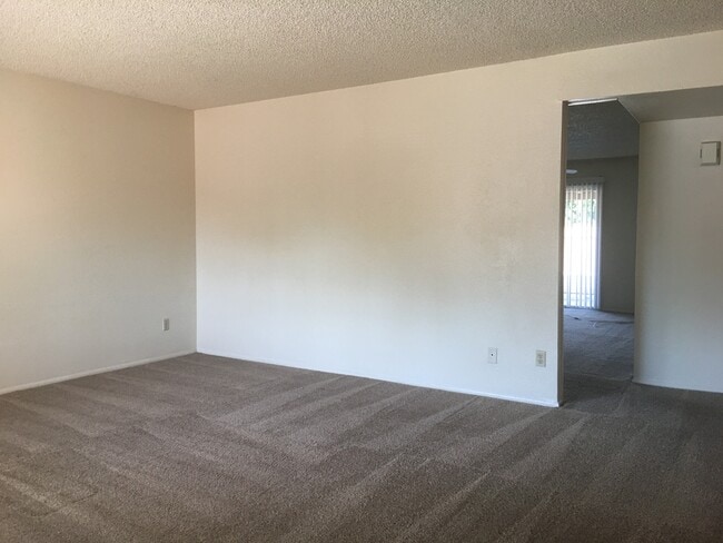 Building Photo - Tempe 4 Bed/ 2 Bath Single Story with Pool and Full Pool Service