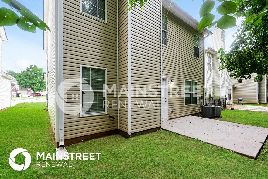Building Photo - 615 Shadowmoore Dr