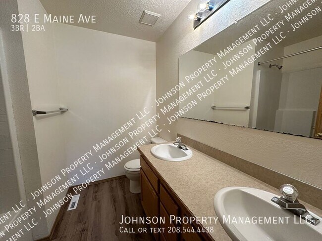 Building Photo - 828 E Maine Ave