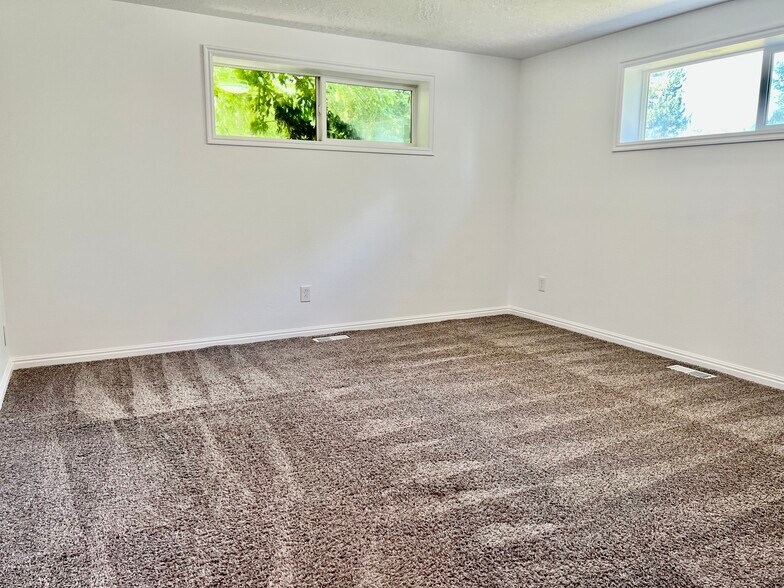 Building Photo - 5206 S 935 E
