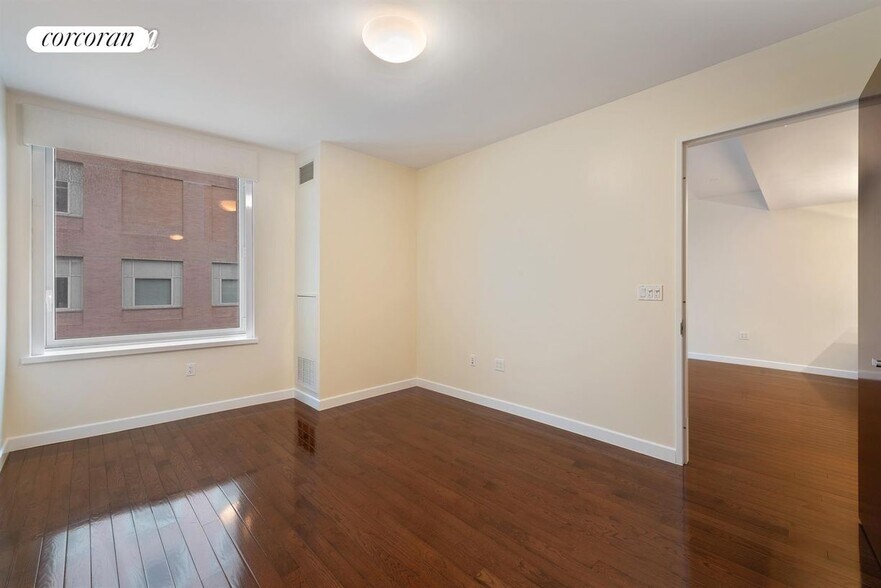 Building Photo - 462 W 58th St