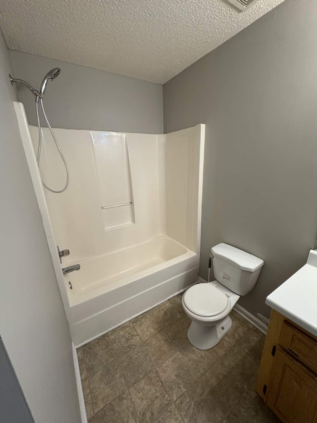 Building Photo - 40 Hanna Dr