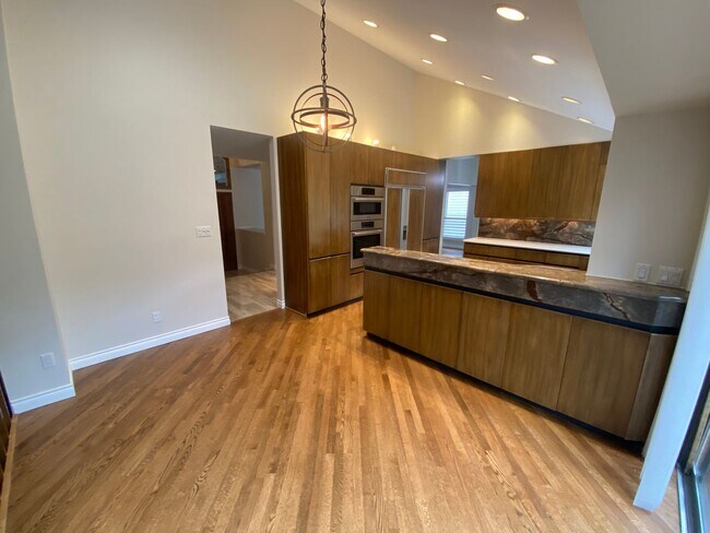 Building Photo - Great Home in the Highlands 360