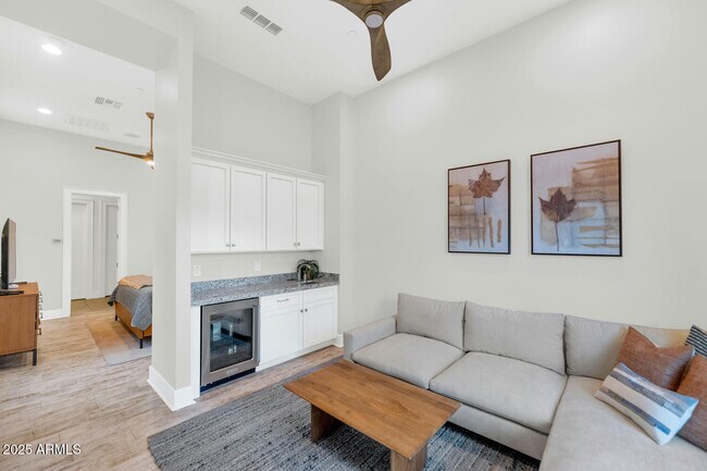 Building Photo - 5413 E Juniper Cyn Dr