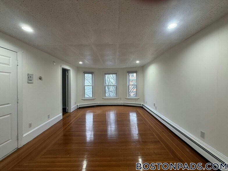 Building Photo - 95 Kidder Ave