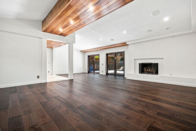 Building Photo - 3184 Dona Sarita Pl