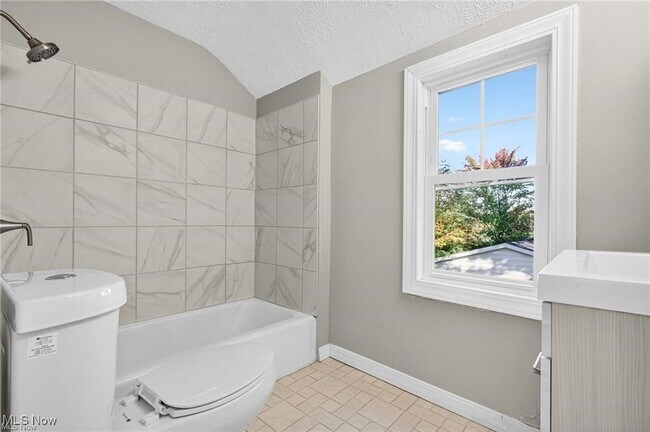 Building Photo - 4521 Golfway Rd