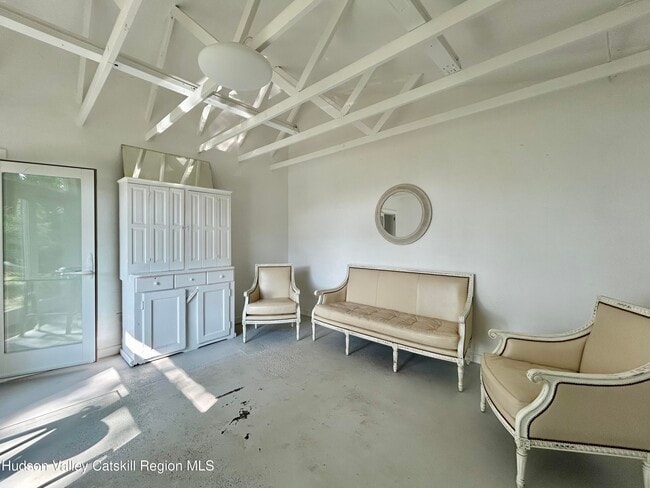 Building Photo - 166 Hilltop Rd