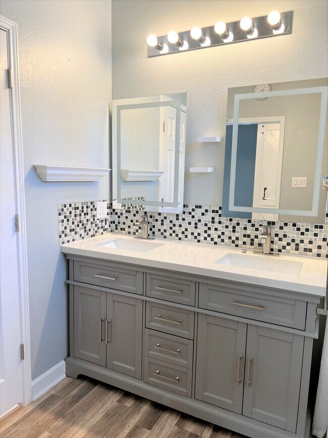 Building Photo - Renovated 3-bedroom Home in Huttoparke