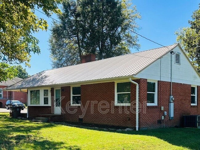 Building Photo - 4315 Woodlawn Pike