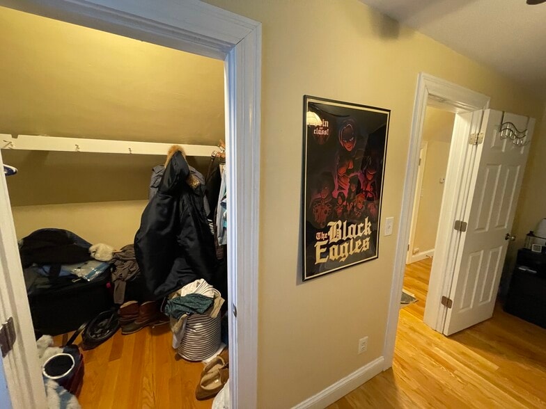 Building Photo - 5 Irving St