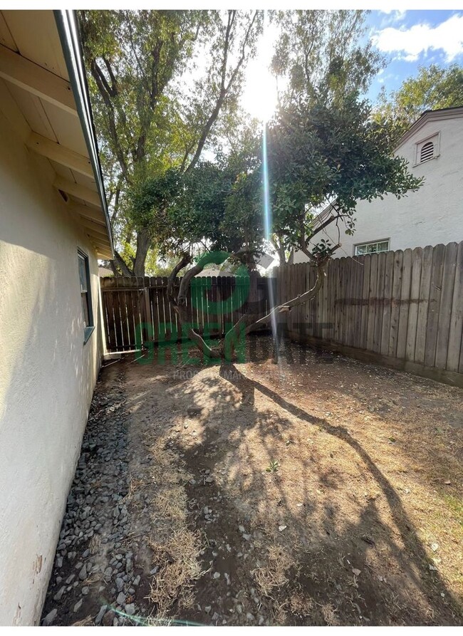 Building Photo - 3 BEDROOM 1 BATH HOME IN MODESTO!!