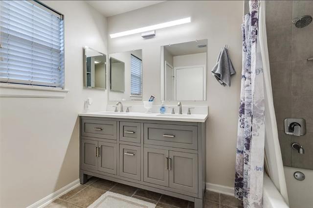 Building Photo - 3499 Longview Dr