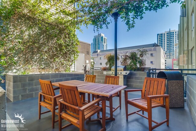 Building Photo - Updated 1Bdm 1Ba Condo with Modern Amenities and Prime Downtown San Diego Location!