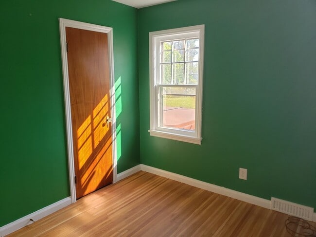 Building Photo - Charming 3 bedroom single family home loca...