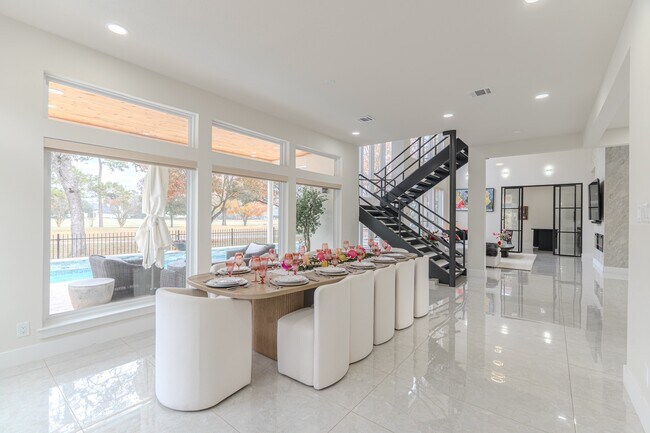 Building Photo - 6510 Sussex Ct